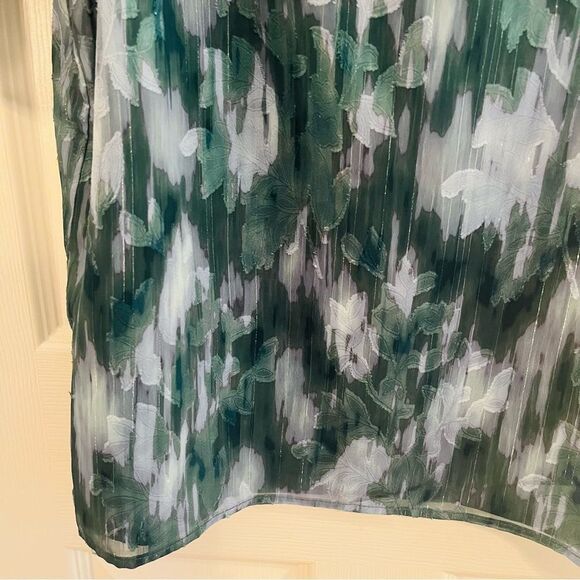 Abby Glass Elegant Green Patterned Women's Blouse - Picture 5 of 9